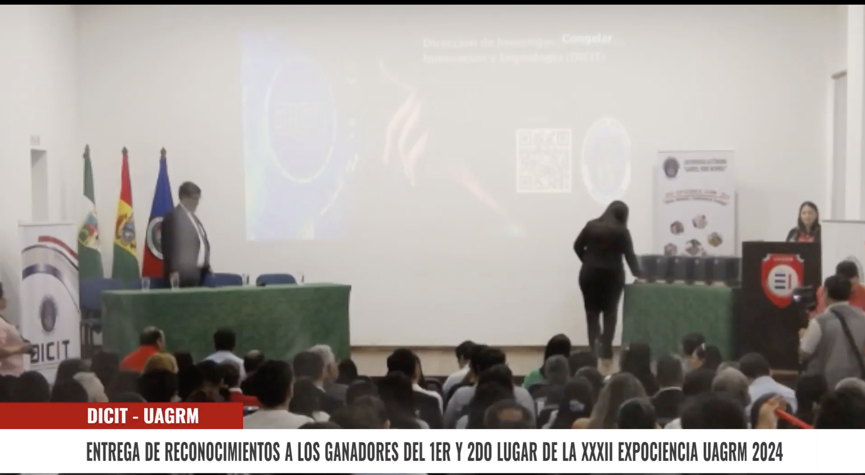 Entrega de reconocimientos a los ganadores del 1er y 2do lugar de la XXXII Expociencia UAGRM 2024